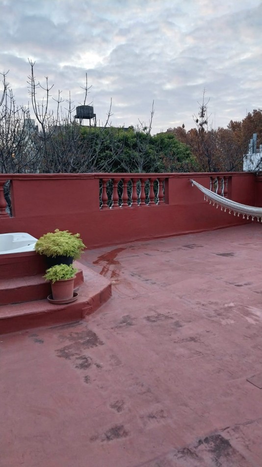 Ph de 6 ambientes con terraza s/expensas 
